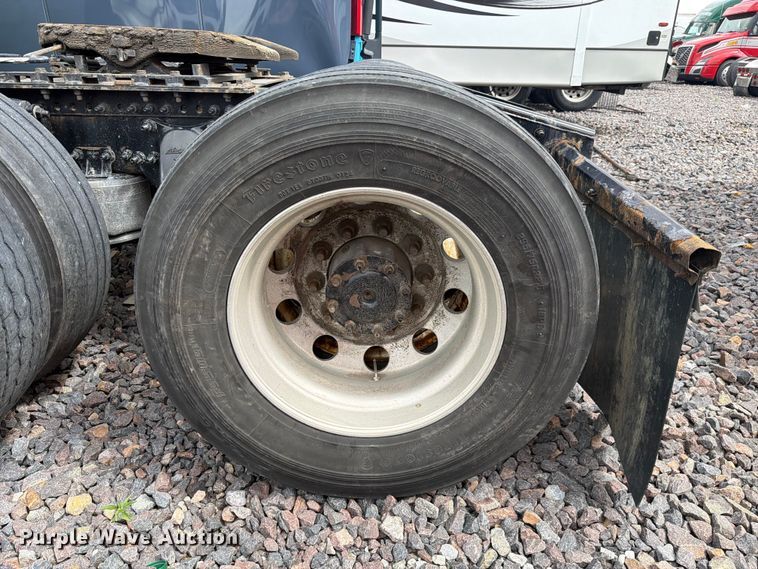 image for item YA3382 2020 Freightliner Cascadia semi truck