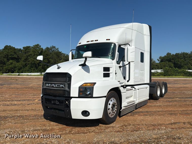 image for item YA3389 2023 Mack Anthem semi truck