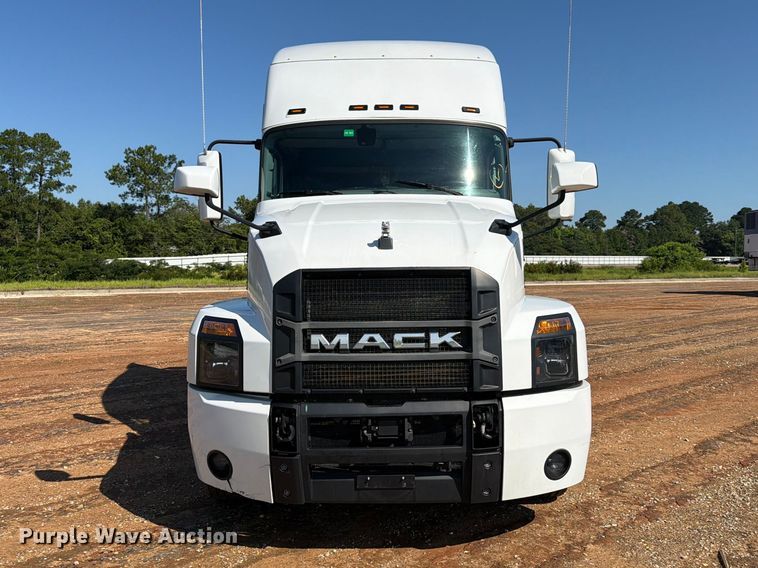image for item YA3389 2023 Mack Anthem semi truck