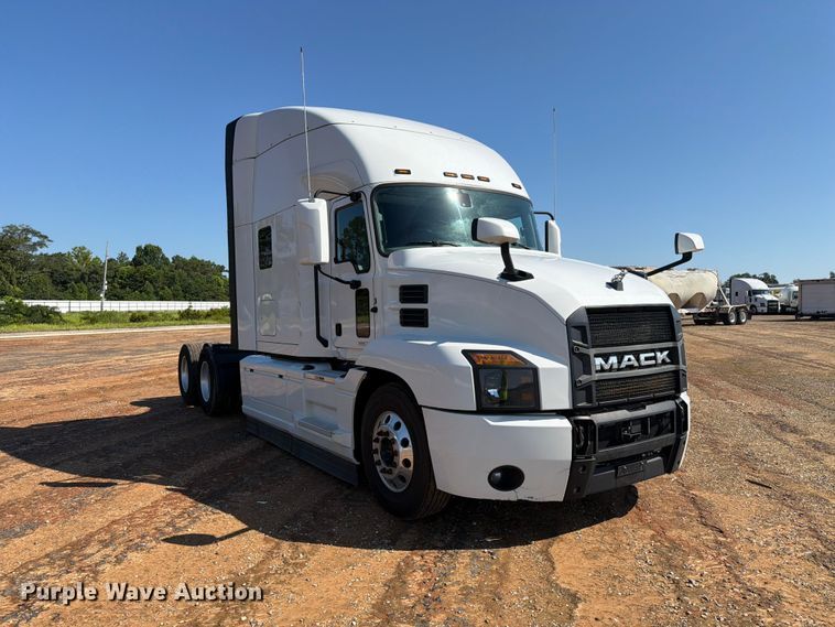 image for item YA3389 2023 Mack Anthem semi truck