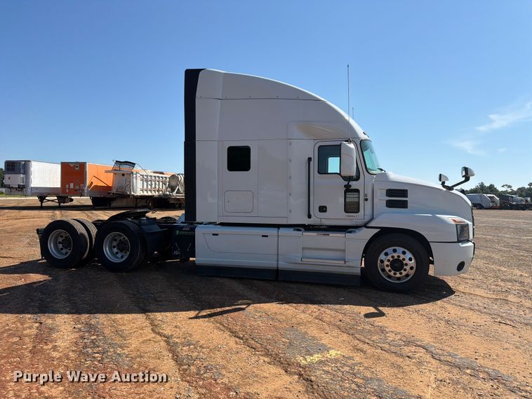 image for item YA3389 2023 Mack Anthem semi truck