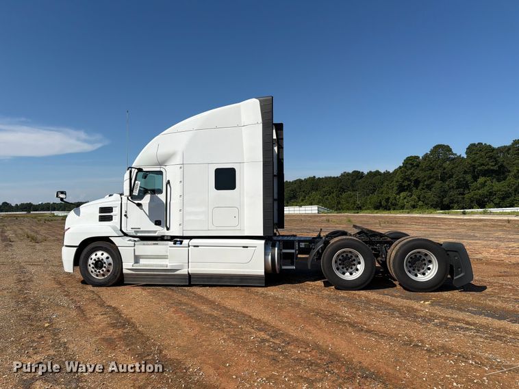 image for item YA3389 2023 Mack Anthem semi truck