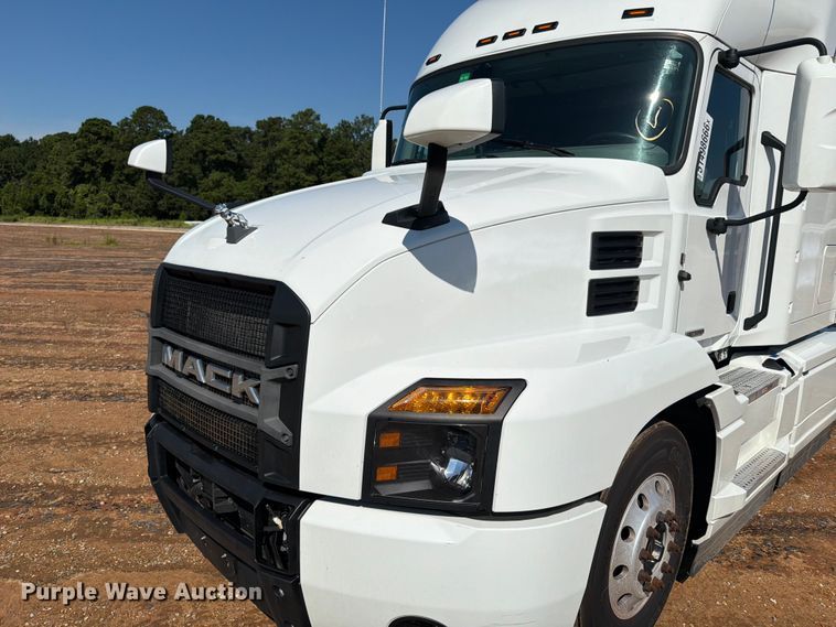 image for item YA3389 2023 Mack Anthem semi truck