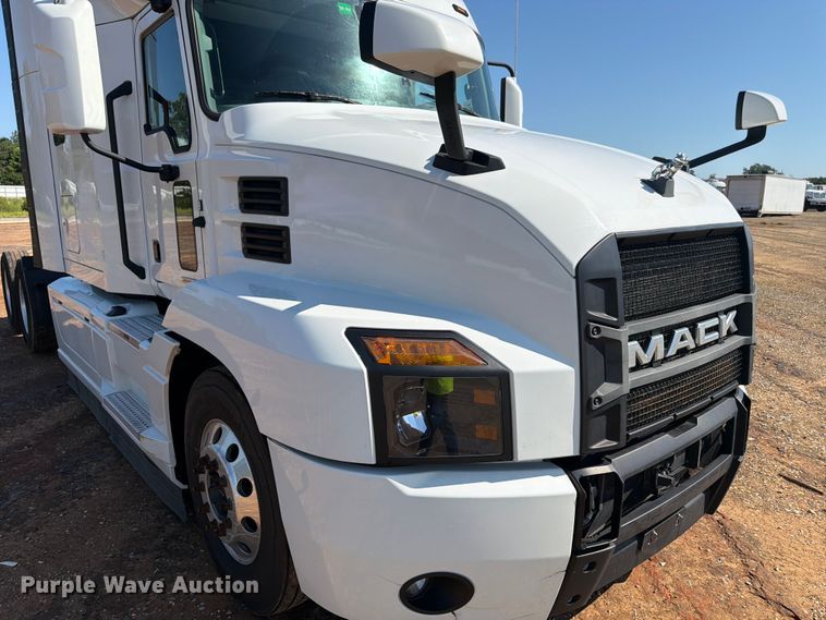 image for item YA3389 2023 Mack Anthem semi truck