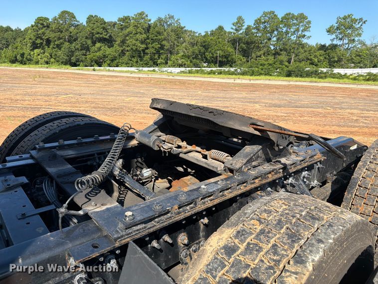 image for item YA3389 2023 Mack Anthem semi truck