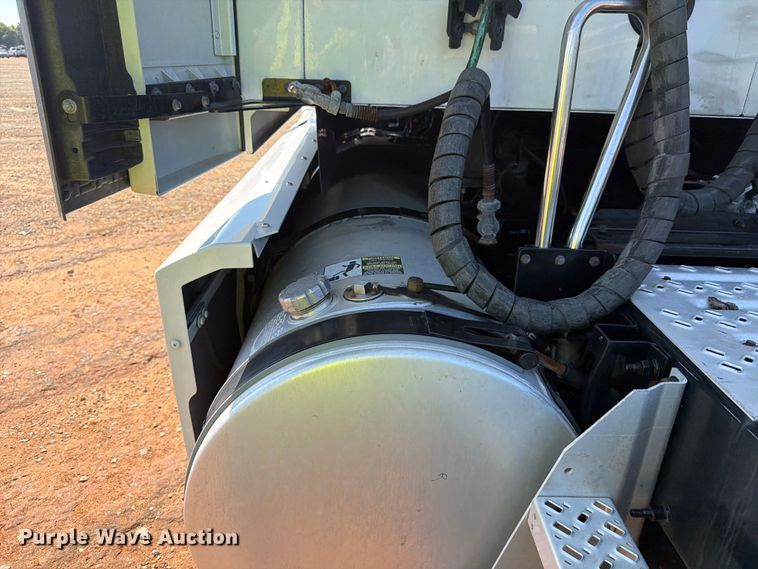 image for item YA3389 2023 Mack Anthem semi truck