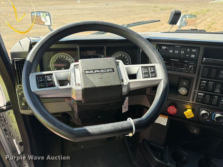 image for item YA3389 2023 Mack Anthem semi truck