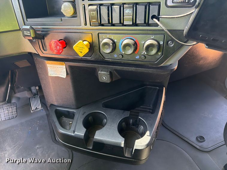 image for item YA3389 2023 Mack Anthem semi truck