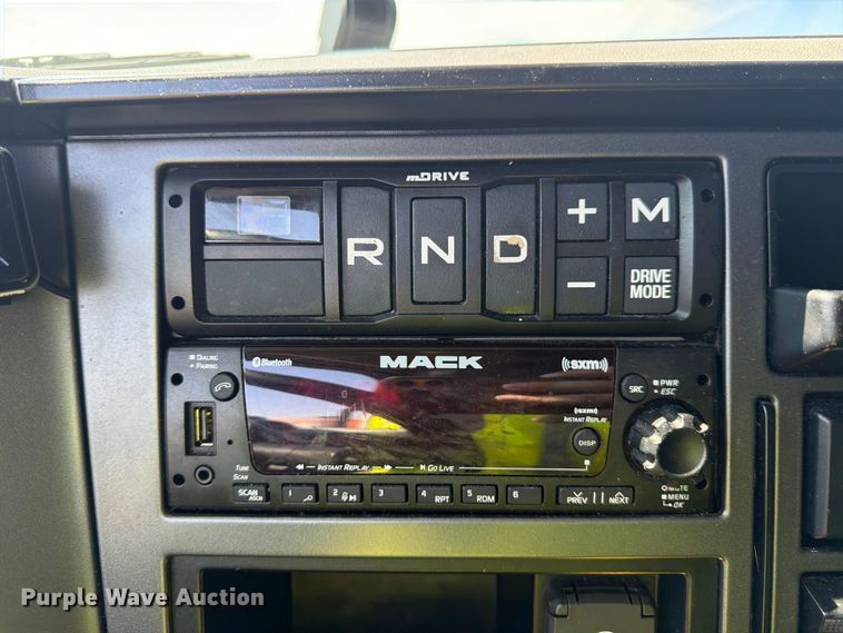 image for item YA3389 2023 Mack Anthem semi truck
