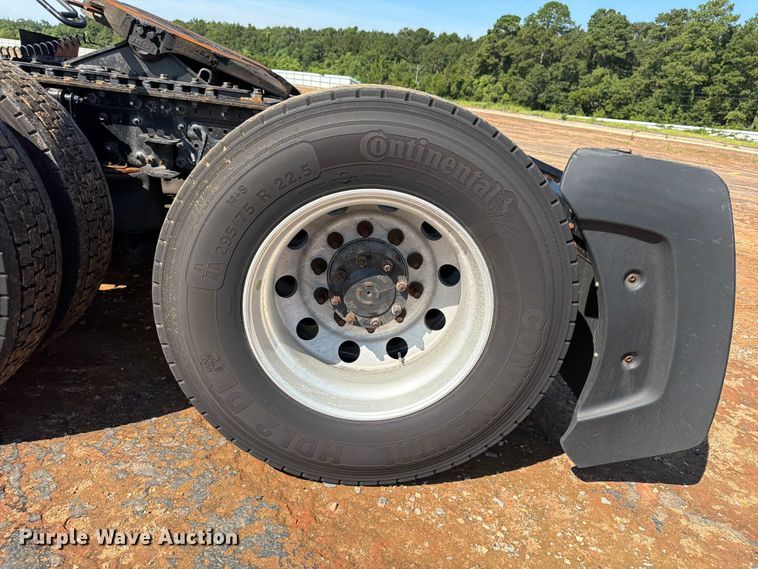 image for item YA3389 2023 Mack Anthem semi truck