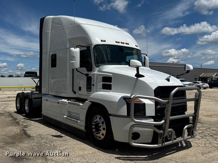 image for item YA3390 2023 Mack Anthem semi truck