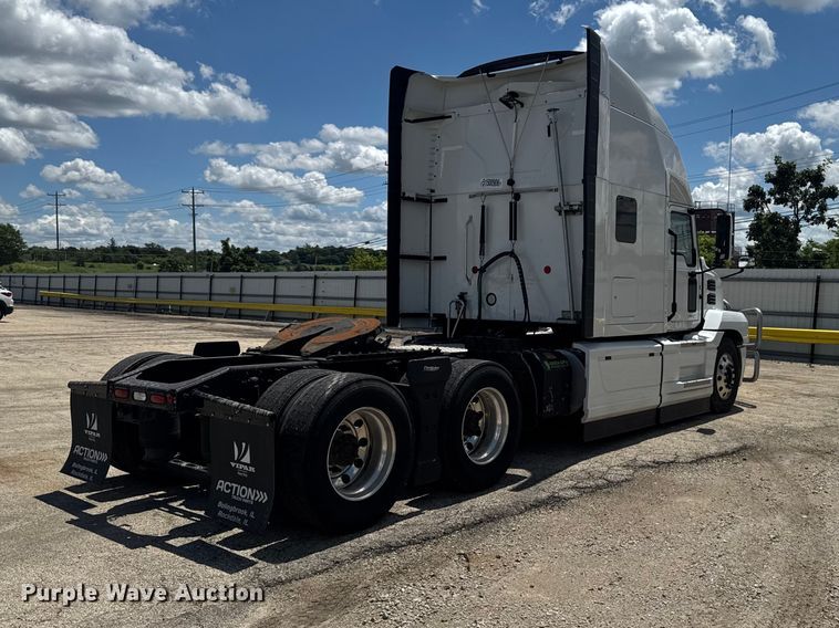 image for item YA3390 2023 Mack Anthem semi truck