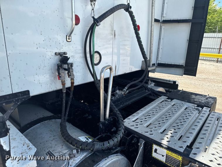 image for item YA3390 2023 Mack Anthem semi truck