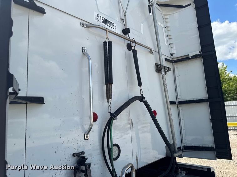 image for item YA3390 2023 Mack Anthem semi truck