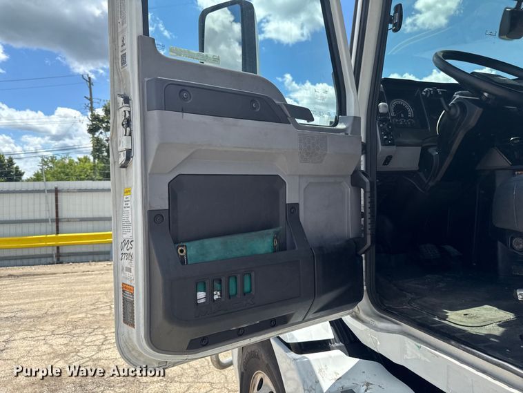 image for item YA3390 2023 Mack Anthem semi truck