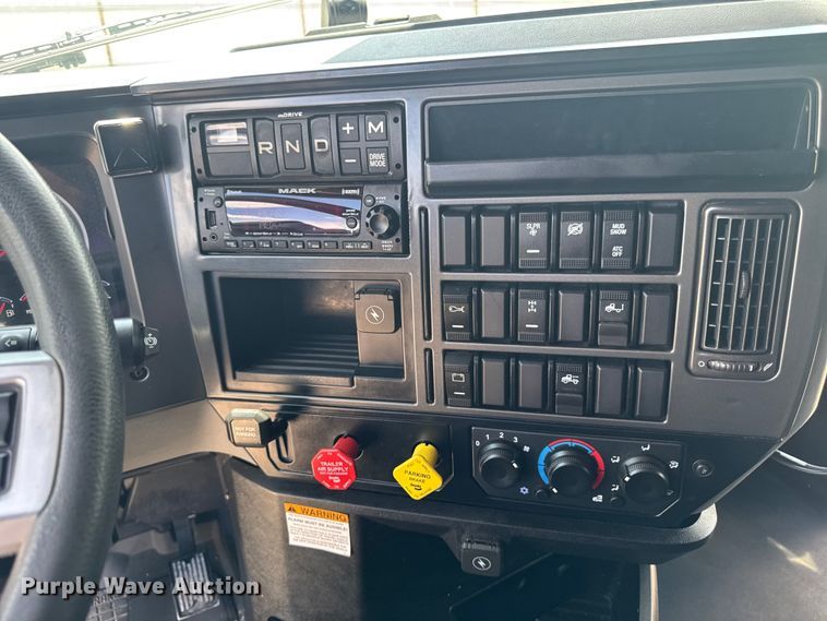 image for item YA3390 2023 Mack Anthem semi truck