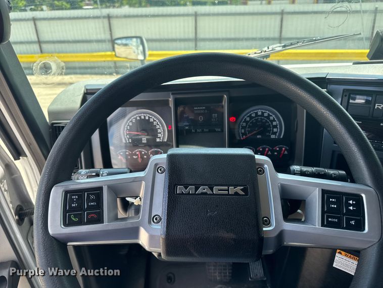 image for item YA3390 2023 Mack Anthem semi truck