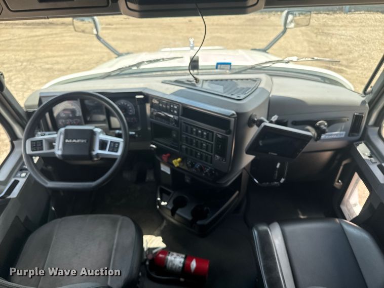 image for item YA3390 2023 Mack Anthem semi truck