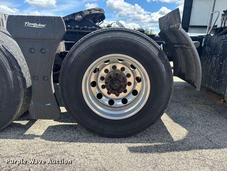 image for item YA3390 2023 Mack Anthem semi truck