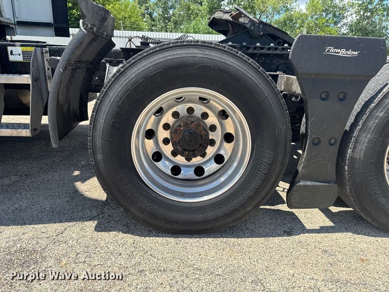 image for item YA3390 2023 Mack Anthem semi truck