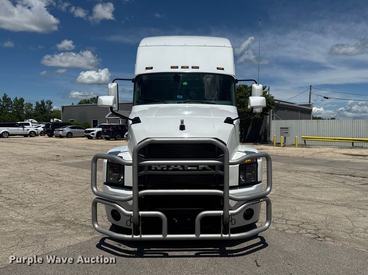image for item YA3391 2023 Mack Anthem semi truck