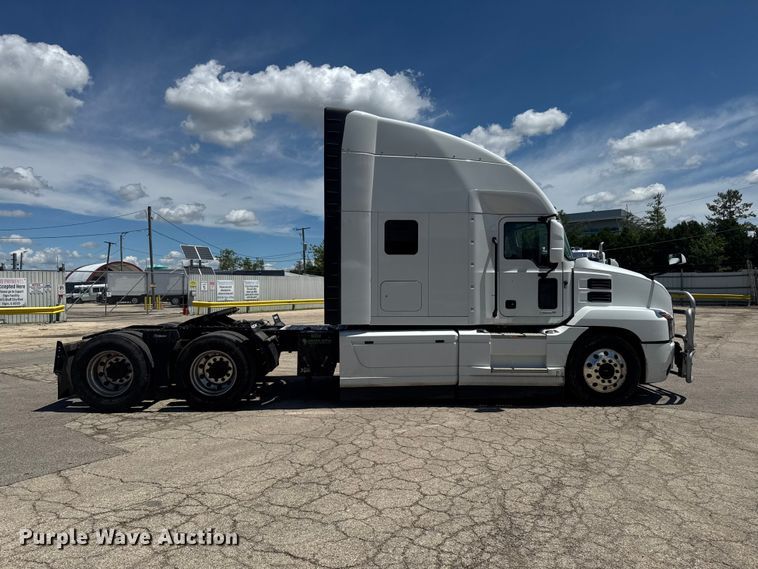 image for item YA3391 2023 Mack Anthem semi truck