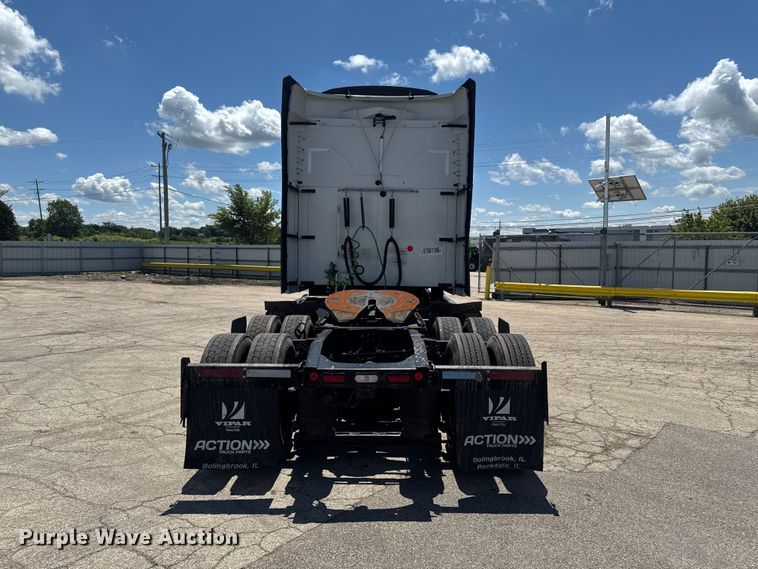 image for item YA3391 2023 Mack Anthem semi truck