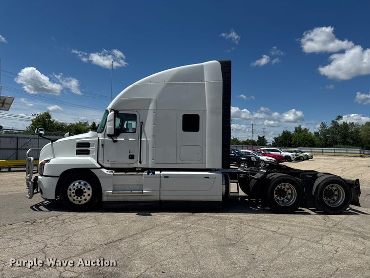 image for item YA3391 2023 Mack Anthem semi truck