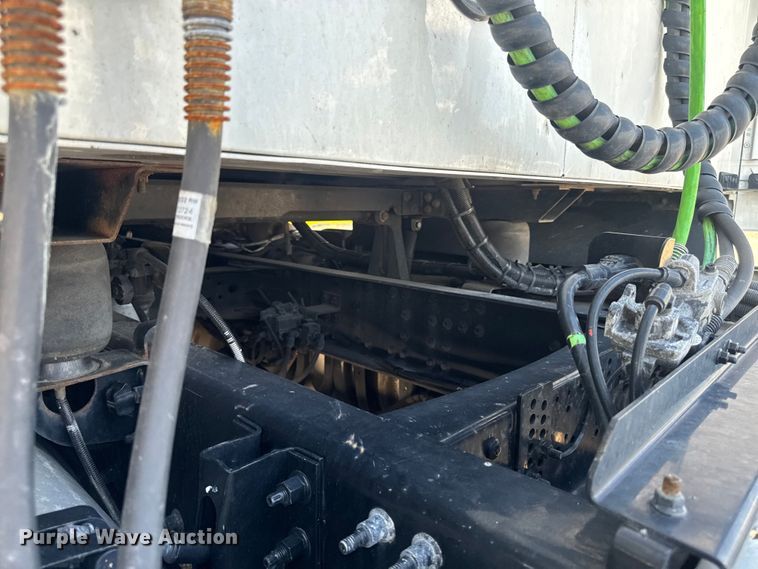 image for item YA3391 2023 Mack Anthem semi truck