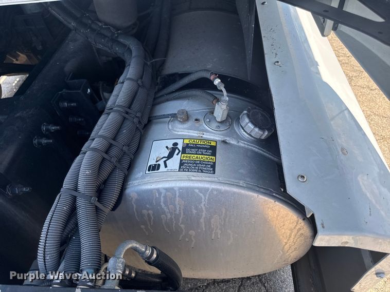 image for item YA3391 2023 Mack Anthem semi truck