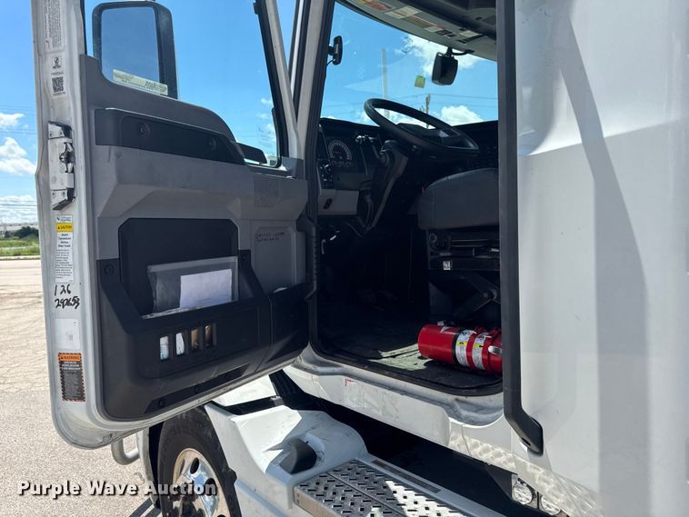 image for item YA3391 2023 Mack Anthem semi truck