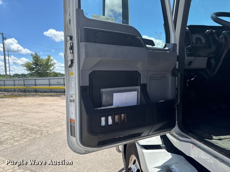 image for item YA3391 2023 Mack Anthem semi truck