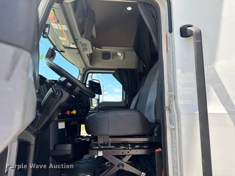 image for item YA3391 2023 Mack Anthem semi truck