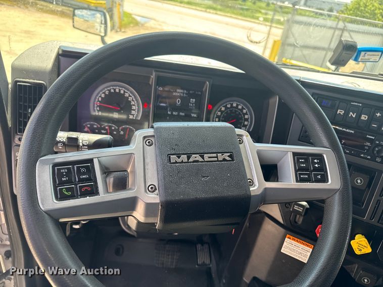 image for item YA3391 2023 Mack Anthem semi truck