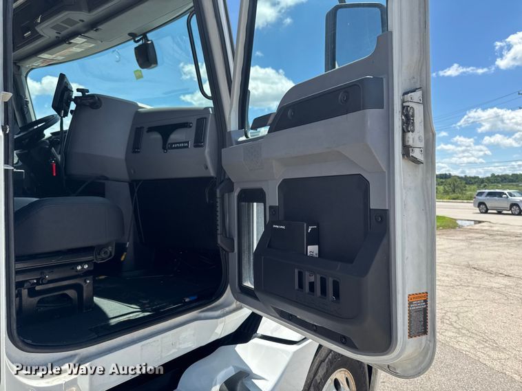 image for item YA3391 2023 Mack Anthem semi truck