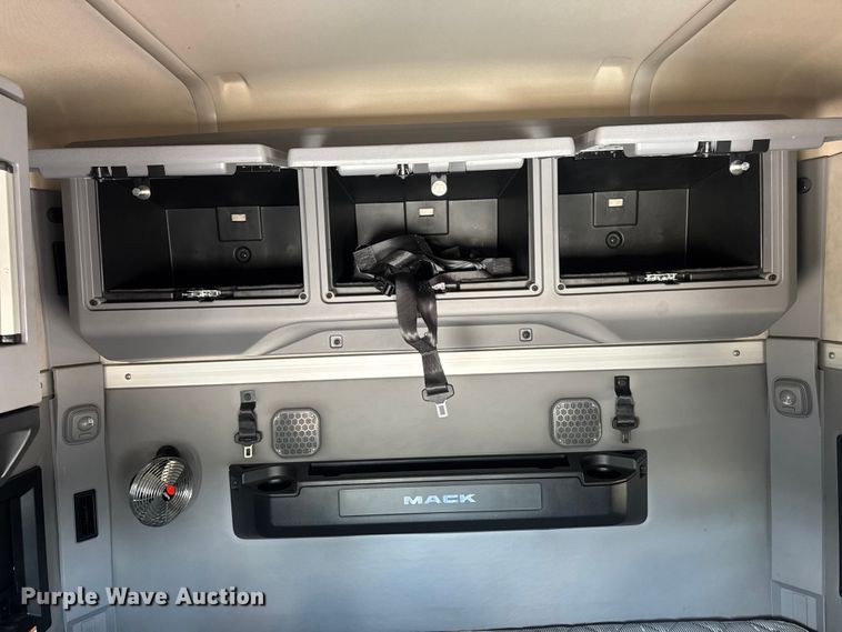 image for item YA3391 2023 Mack Anthem semi truck