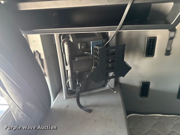 image for item YA3391 2023 Mack Anthem semi truck