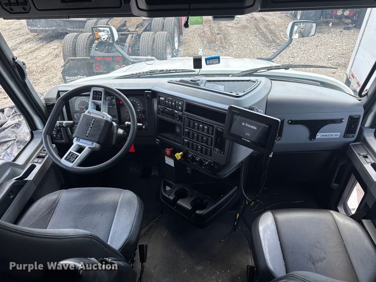 image for item YA3391 2023 Mack Anthem semi truck