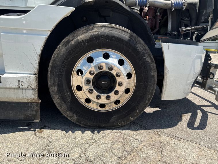 image for item YA3391 2023 Mack Anthem semi truck