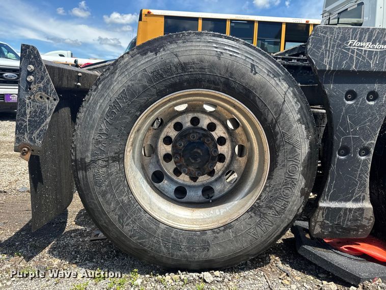 image for item YA3391 2023 Mack Anthem semi truck
