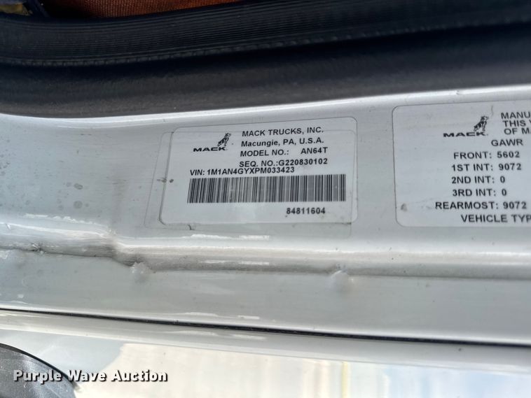 image for item YA3391 2023 Mack Anthem semi truck