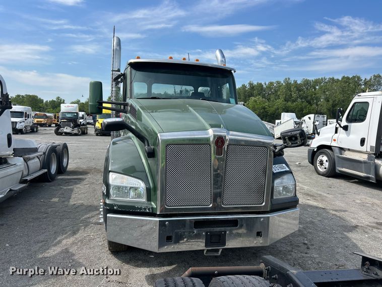 image for item YA3489 2020 Kenworth T880 semi truck