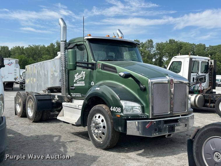 image for item YA3489 2020 Kenworth T880 semi truck