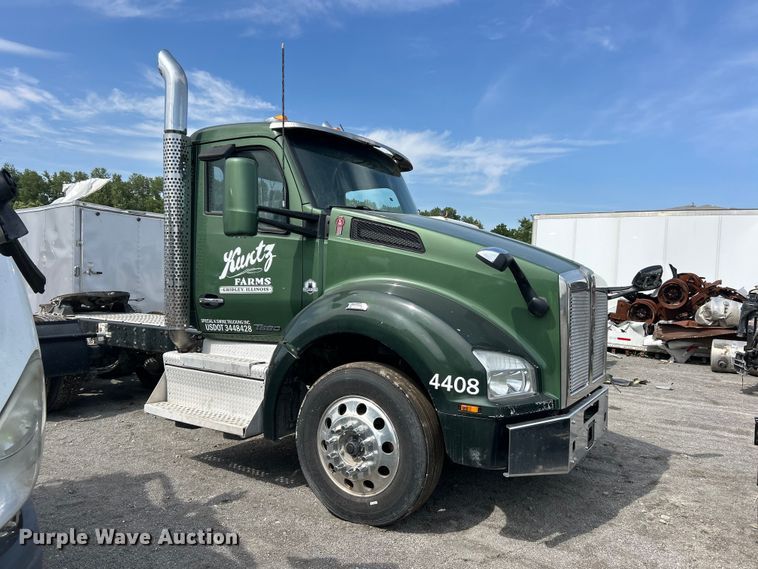 image for item YA3489 2020 Kenworth T880 semi truck
