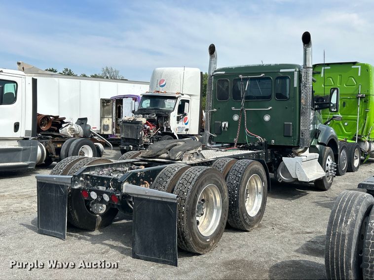 image for item YA3489 2020 Kenworth T880 semi truck