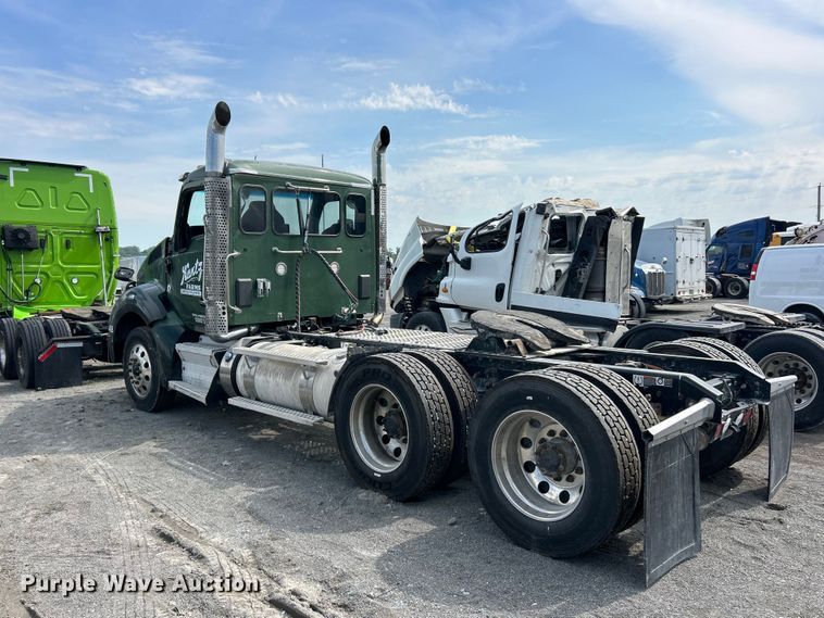 image for item YA3489 2020 Kenworth T880 semi truck
