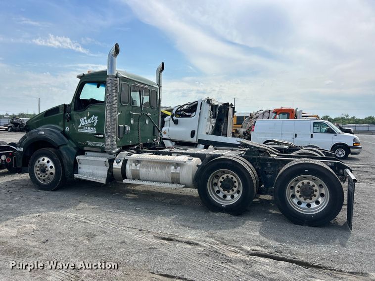 image for item YA3489 2020 Kenworth T880 semi truck