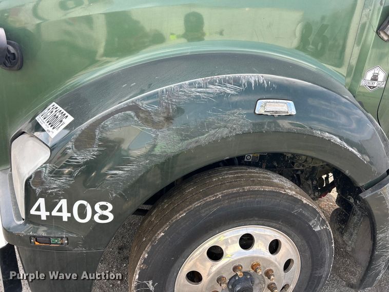 image for item YA3489 2020 Kenworth T880 semi truck