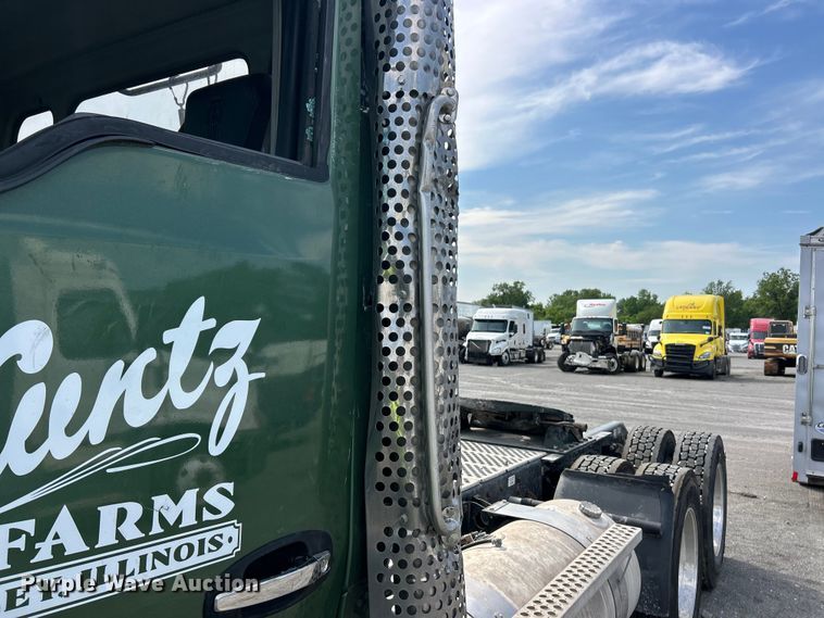 image for item YA3489 2020 Kenworth T880 semi truck