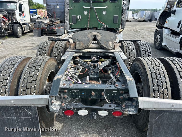 image for item YA3489 2020 Kenworth T880 semi truck